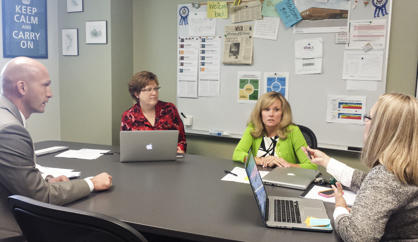 Superintendent Victor Simon works with school leaders during a professional development session focused around the 5Essentials Report.